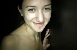 Karcsú lány játszik pinaba elvezesek cipő