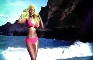 Fiatal spricc videok bőr, gyönyörű ruhák