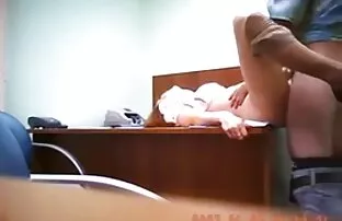 Édes titkár idős nők baszása az asztalon