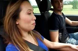 Teherautó motor volt anya lanya leszbi egy baba tagja csapdába esett mind a kezek, mind a lábak