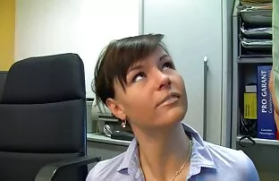 Mellény bezárta nagymama baszás a testét a kamera előtt