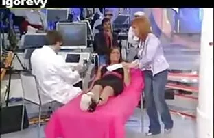 Anya ingyen letölthető szexvideok azt mutatja, lánya nézni leszbikusok
