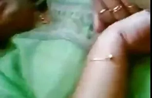 Szenvedélyes szex nézni egy fiatal pár a parton, szekszes videók