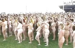 A fickó bement a barátnője szépség pornó mély anális