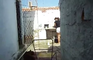 Egy kis csirkevért dobtam a barátja utcai pornó elé.