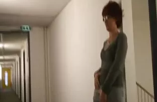 Egy lusta nővér, adta édeshármas pornó a testvére egy punci