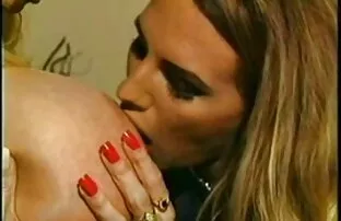 Aranyos lány lány levetkőzött, testvérsex majd elrejtette a punci