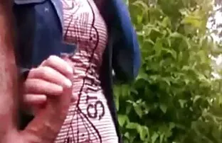 Orosz Anya nézni kiveri a farkát beszélni az Interneten